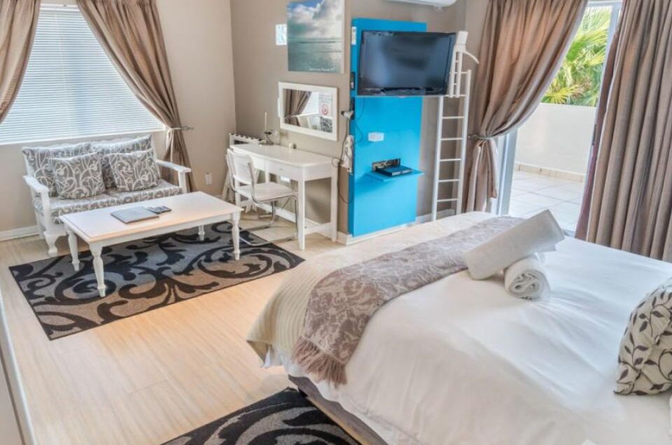 Fully Operational Guest House in Prime Coastal Location